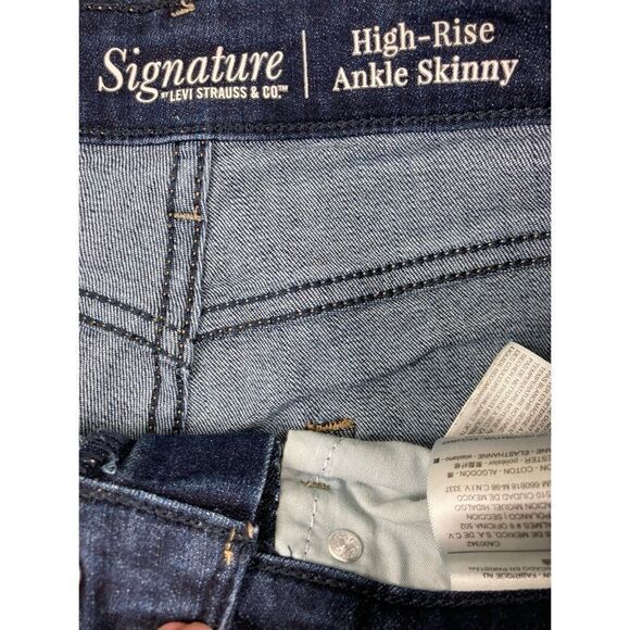Signature by Levi Strauss & Co. Women Dark Wash High Rise Skinny Ankle Crop Jean - Picture 8 of 9